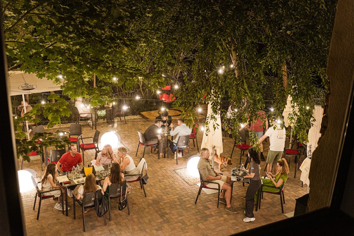 Art3 - Coffee, Lounge and More