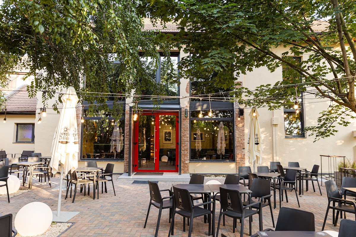 Art3 - Coffee, Lounge and More